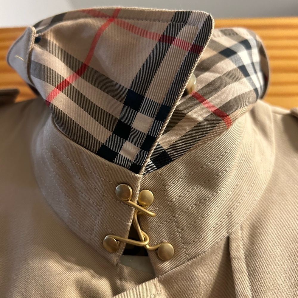 Burberry Beige Tan Trench Coat - Picture 5 of 13